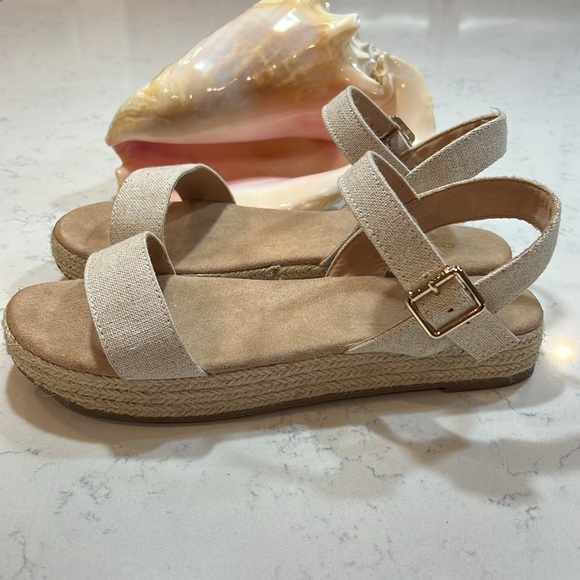 Old Navy canvas, platform sandals, size 9 - Picture 6 of 14